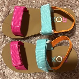 Roxy TEENIE Wahine Beach Bundle Swimsuit Sandals and Bucket Hat